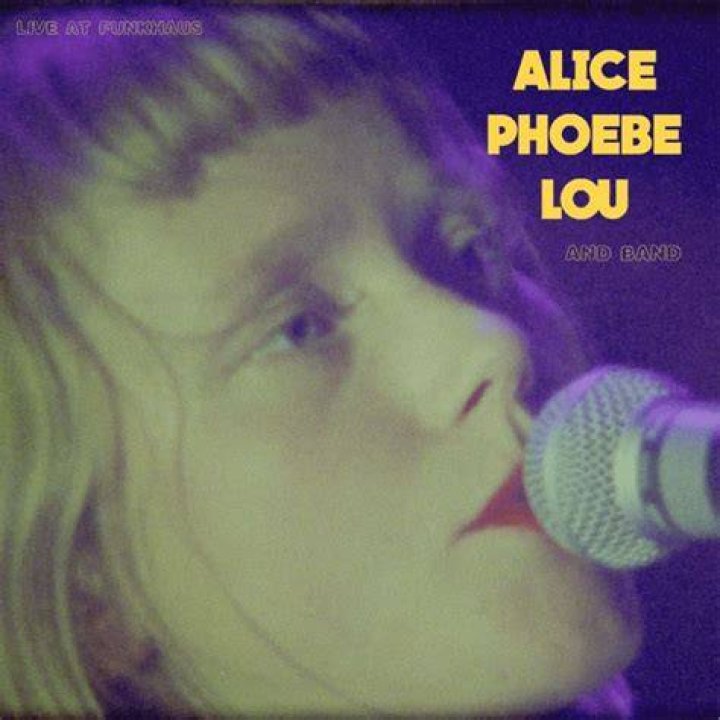 Alice Phoebe Lou live in Hannover am 10. April 2022 laut.de Konzert