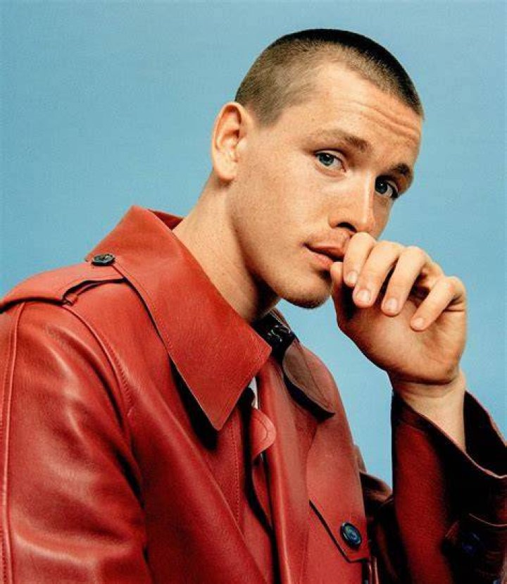Harris Dickinson Biography CelebsWiki