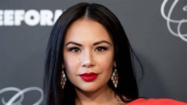 Janel Parrish AdoroCinema