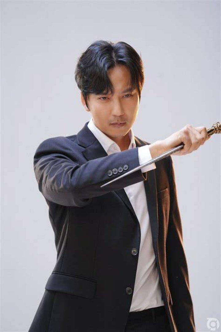 Kim Nam Gil Praises &ldquo;The Fiery Priest&rdquo; CoStar Honey Lee And Says She