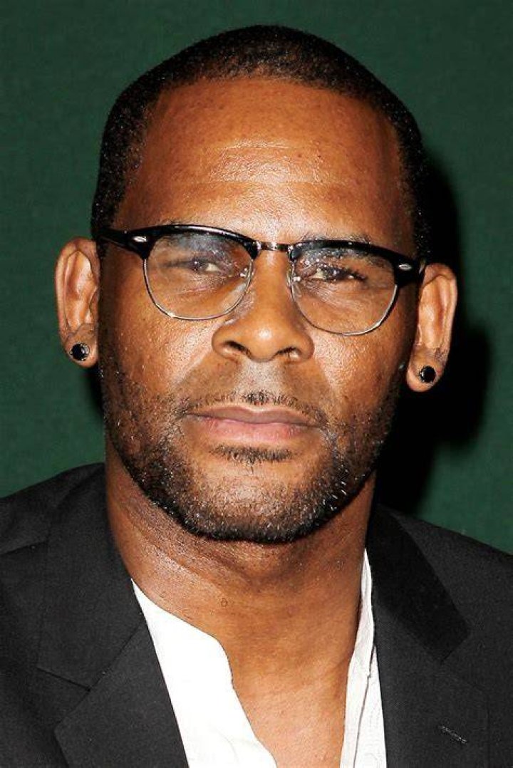 R. Kelly's Former Girlfriend Azriel Clary is Finally Back with her