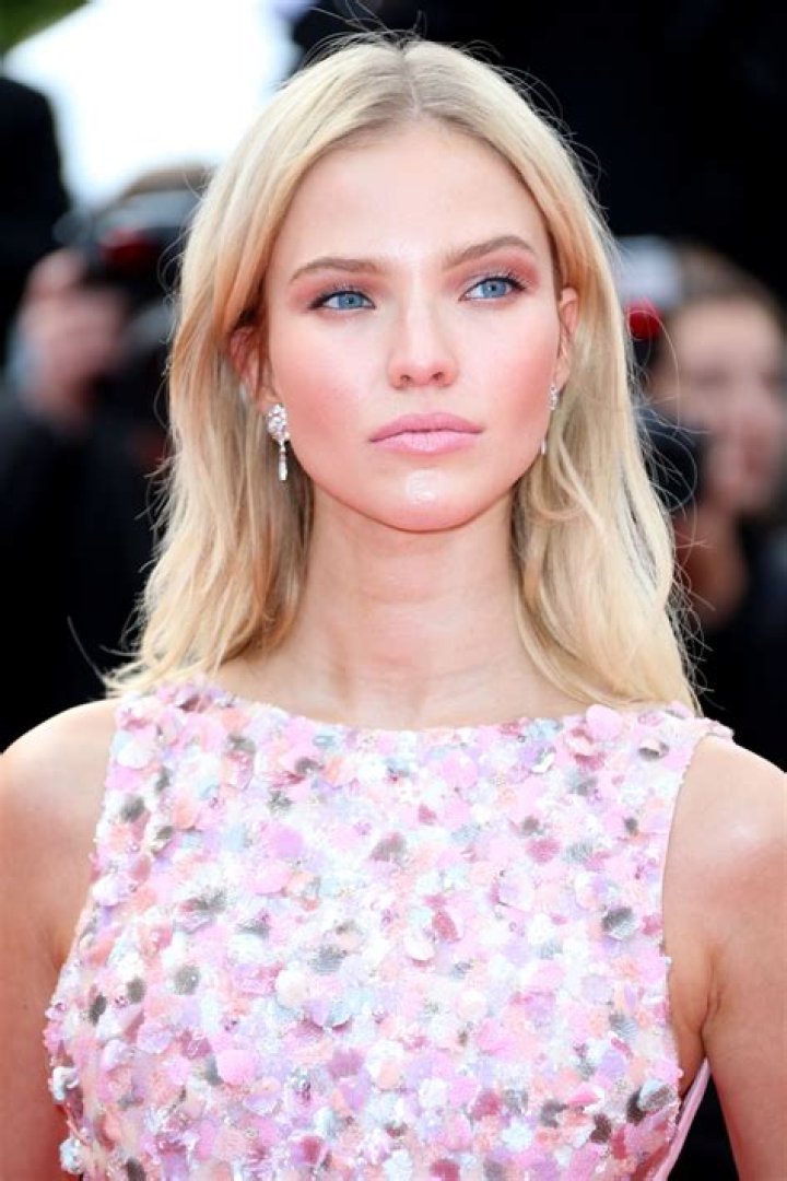 Sasha Luss Biography, Height & Life Story Super Stars Bio