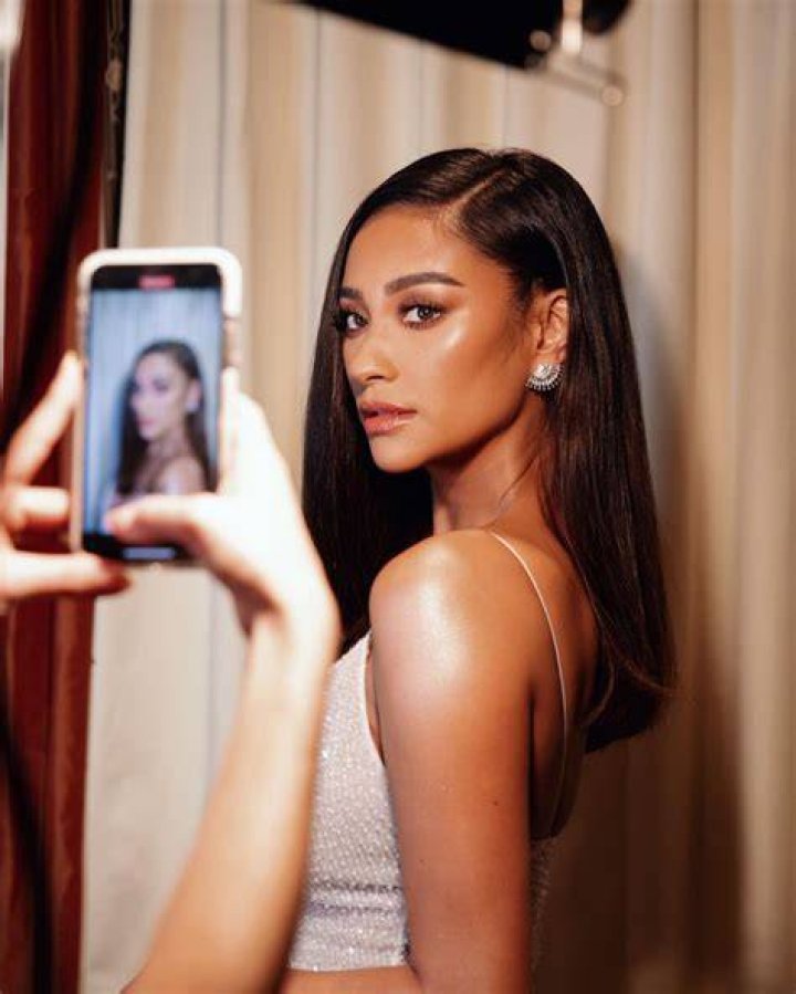 Shay Mitchell Social Media Photos 10/15/2020 • CelebMafia