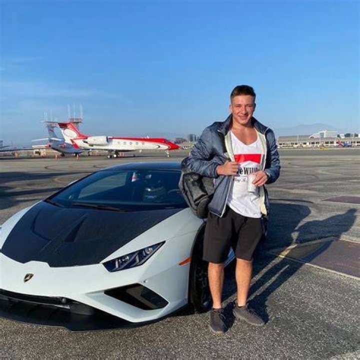 Stevewilldoit Wiki, Age, Height, Girlfriend Celina Smith, Net Worth