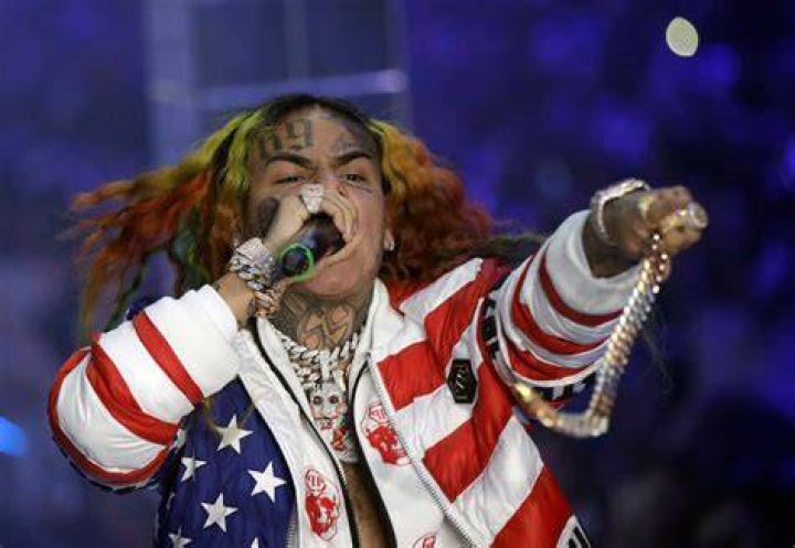 Tekashi 6ix9ine publica una nueva foto mostrando Cash & House, TMI